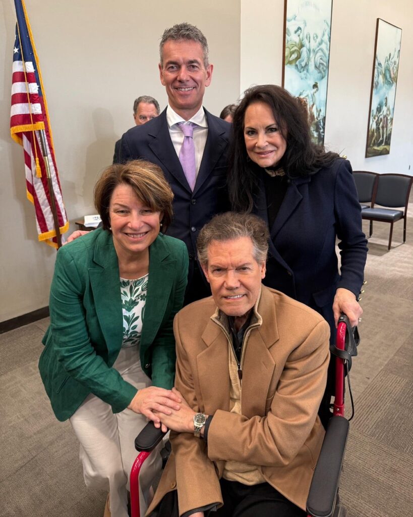 Randy Travis y congresistas de EE.UU. fueron homenajeados durante la semana más importante de la música en Washington, D.C.