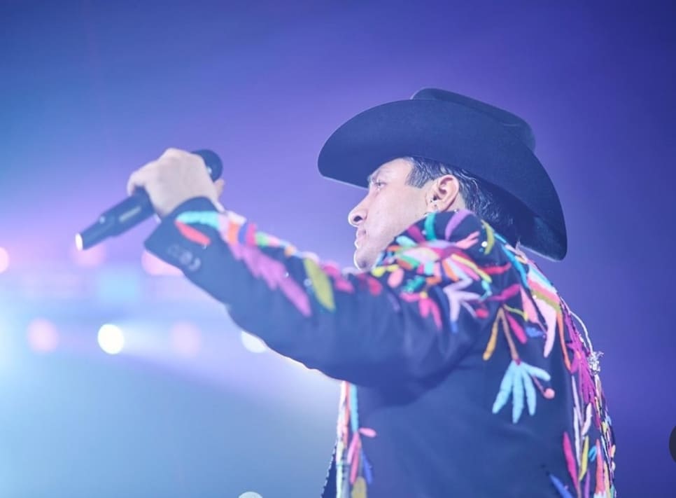 Julión Álvarez wins favorite Latin Group  at the 2025 AMAs Award