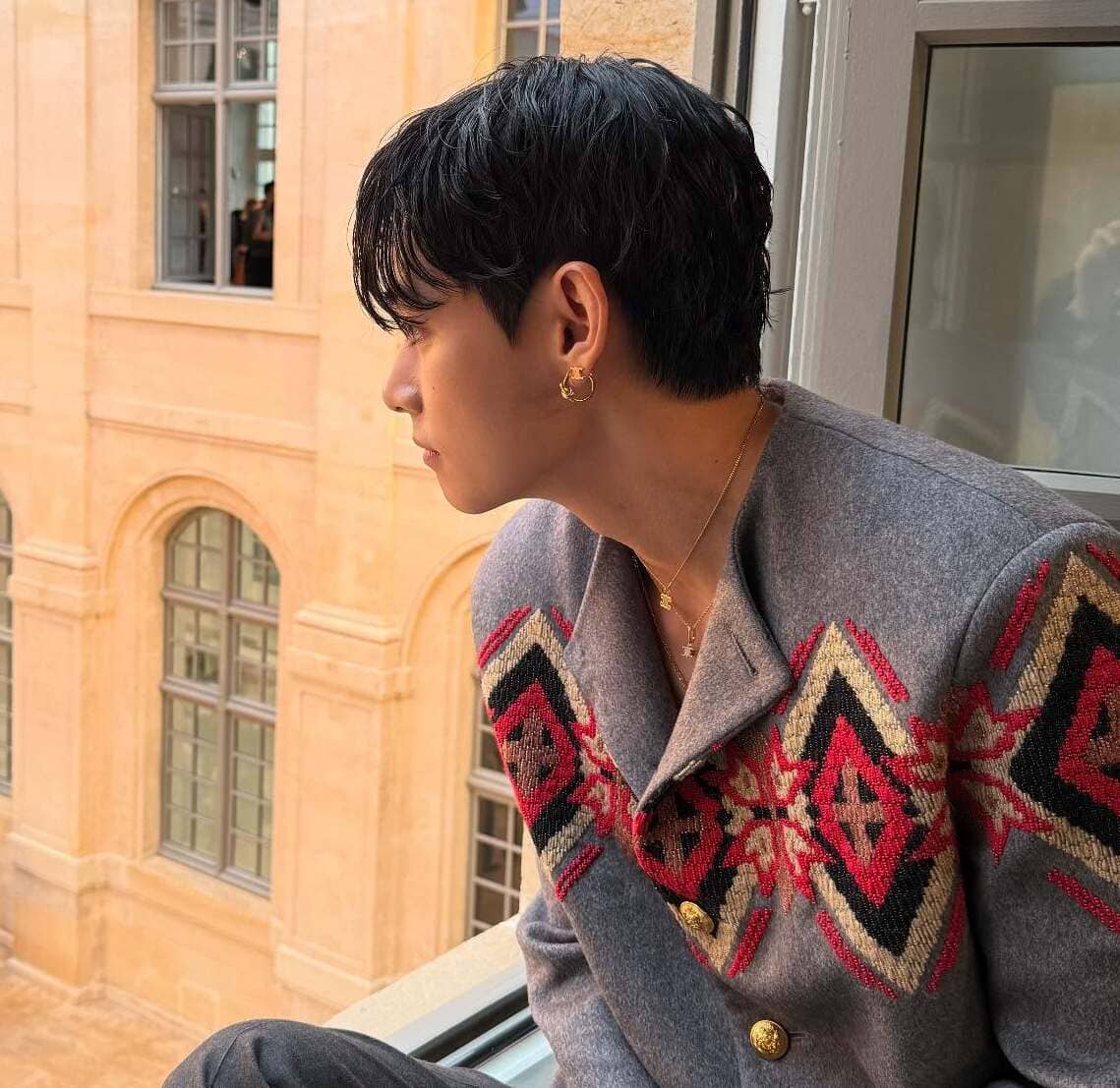 Taehyoung  goes Hollywood: The Perfect Encounter Between Fashion and Cinema